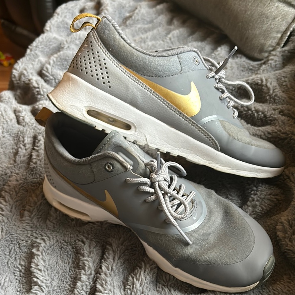 Nikeid Air Max Thea size women’s 8.5